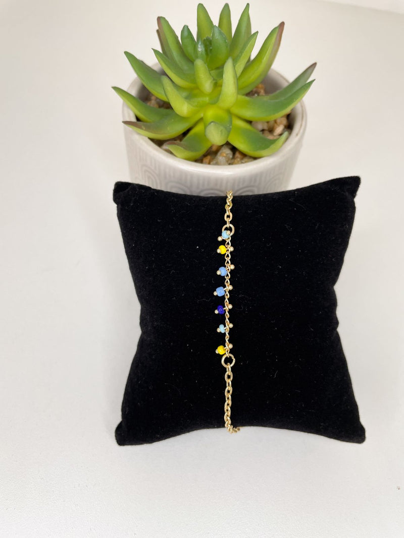 Pulseira dourada detalhes coloridos