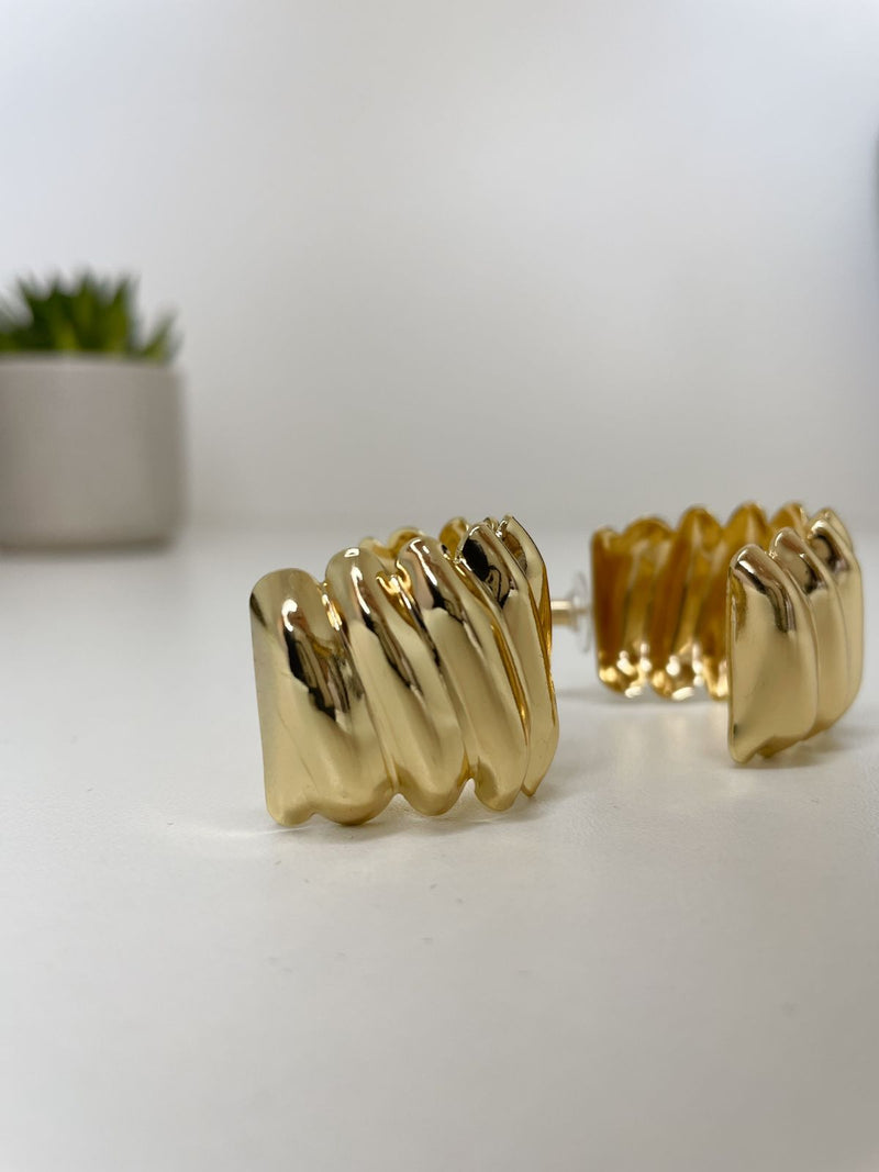 Brinco Julieta orgânico dourado